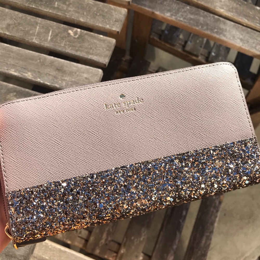➕Kate spade neda Greta Court cityscape gray wallet